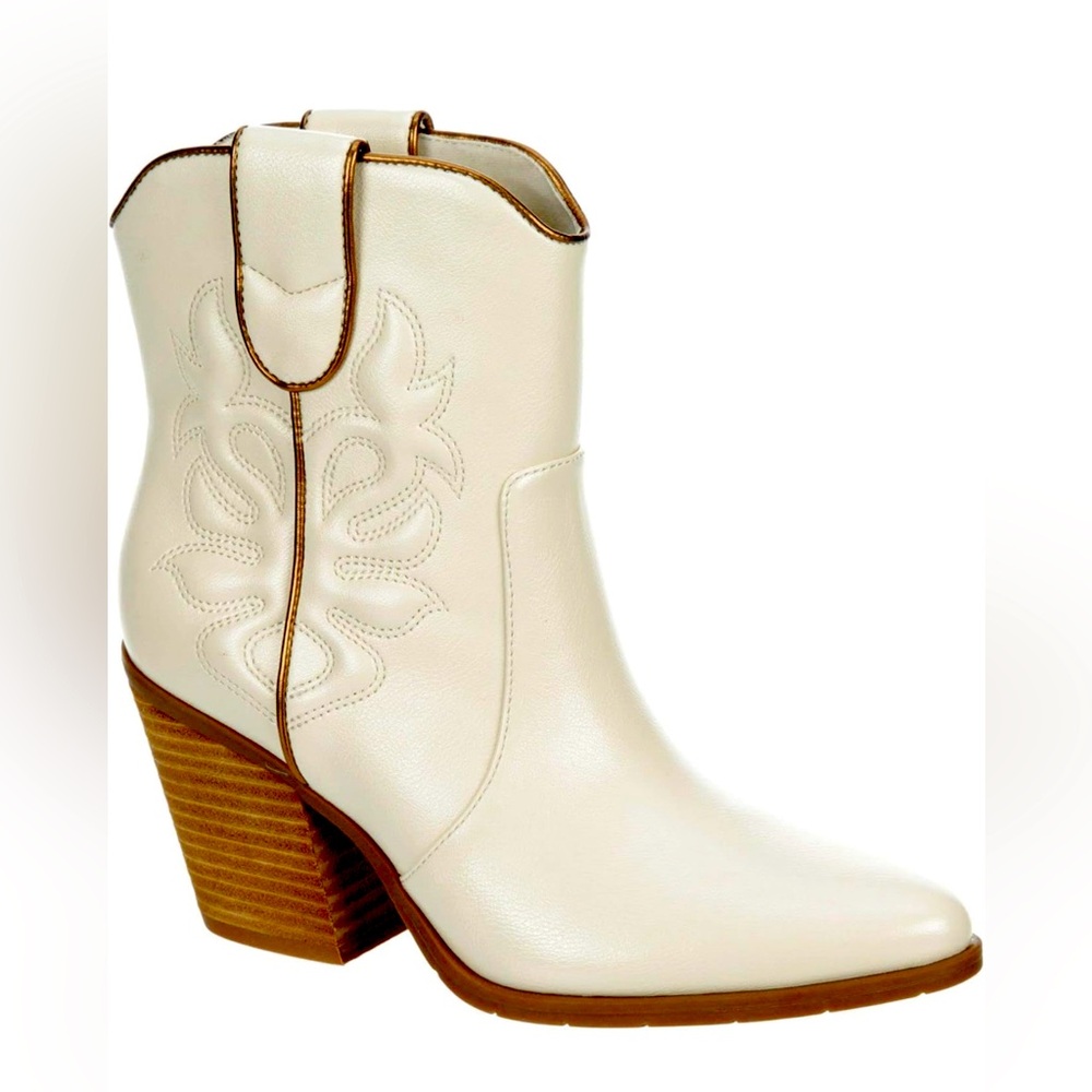 NWT White Cowboy Booties - 6.5